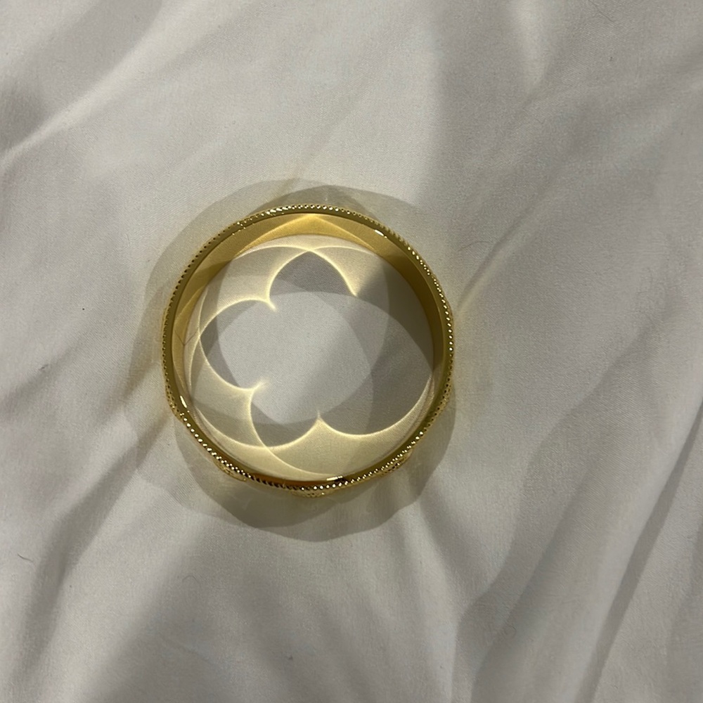 White and gold shell bangle